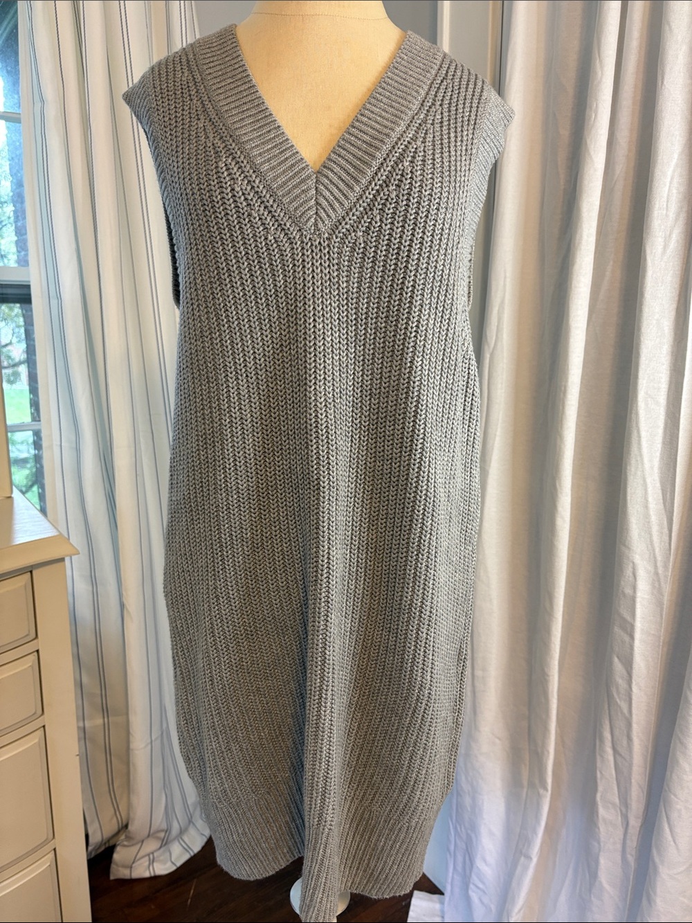 Abercrombie & Fitch Sleeveless V-Neck Knit Dress in Light Gray